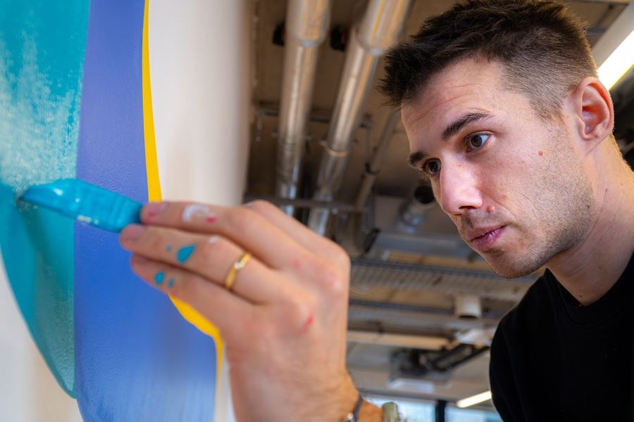 Choisir un prestataire de fresque murale pour un espace professionnel — Atelier Nickel Chrome