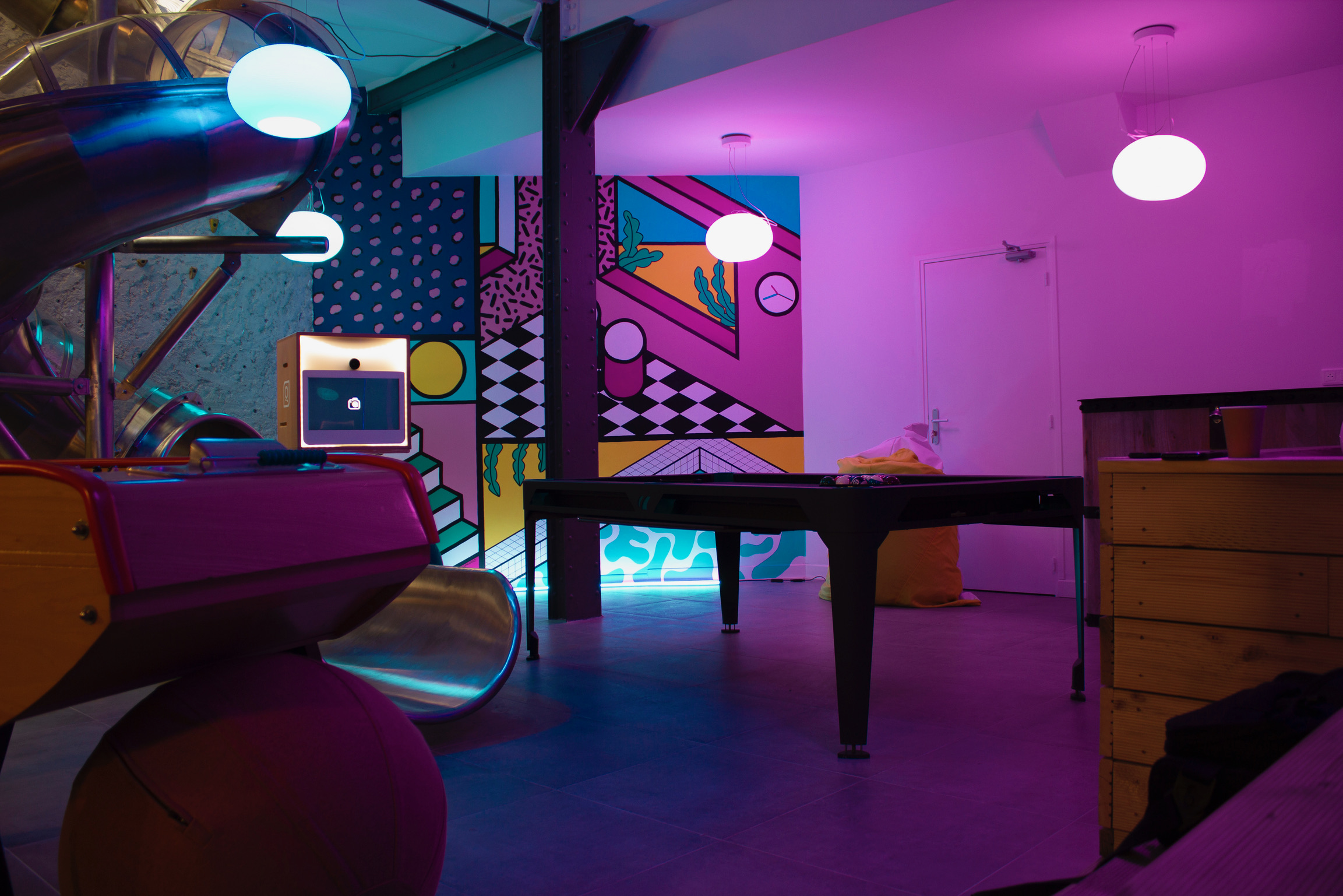Fresque dans un espace détente « playground ».